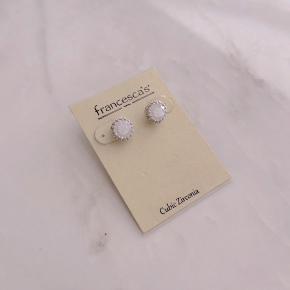 Francesca’s Stud Earrings - Picture 3 of 7